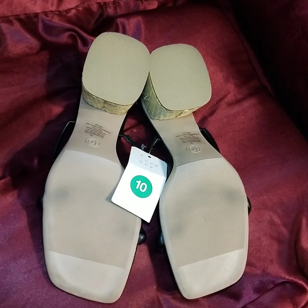 NWT 3 1/4 gorgeous heel slide sandal  padded insole for comfort - Picture 6 of 6